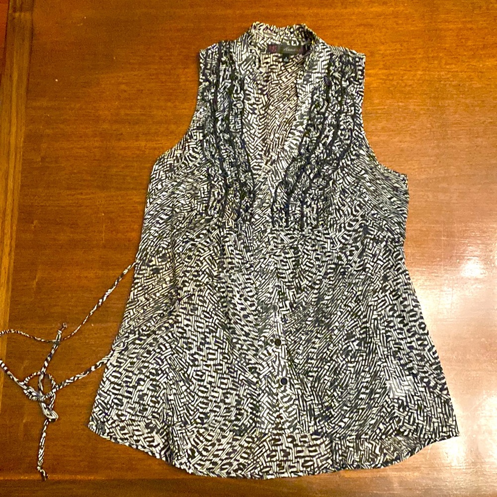 Black and white sleeveless blouse.